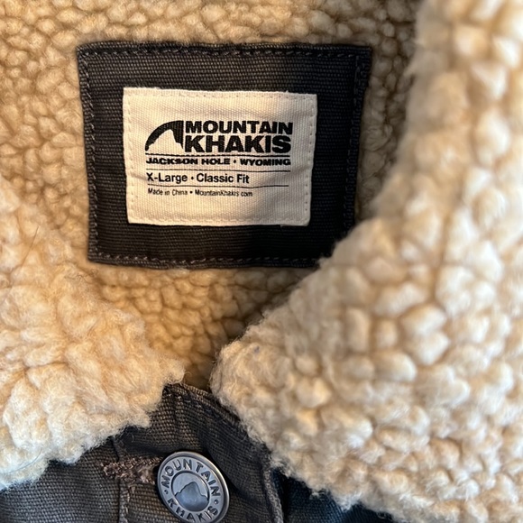 Lightly loved Woman’s Mountain Khakis Sherpa Barn Jacket! - Picture 2 of 5